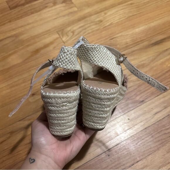 Anne Klein | Laken Espadrille Wedge Sandals - Picture 9 of 9